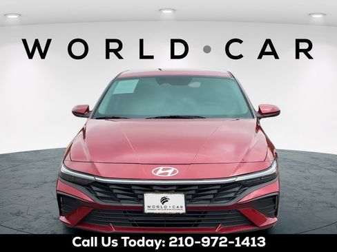 Certified 2025 Hyundai Elantra SE FWD image 8
