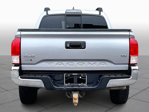 Used 2017 Toyota Tacoma SR5 w/ Tow Package image 5