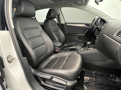Used 2017 Volkswagen Jetta SE image 12