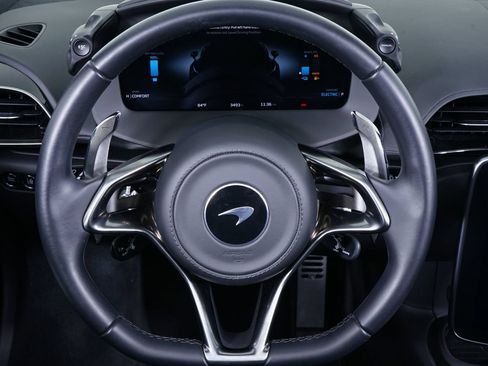 Used 2025 McLaren Artura Spider RWD image 21