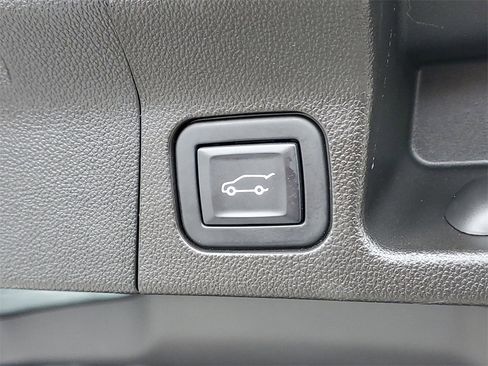 Used 2023 GMC Acadia Denali w/ Denali Ultimate Package image 10