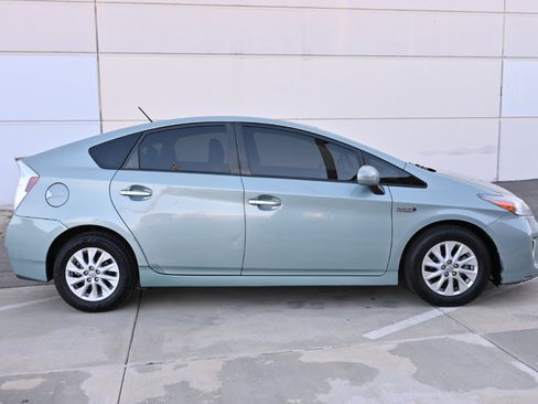 Used 2014 Toyota Prius Prime Plug-In Hybrid FWD image 8