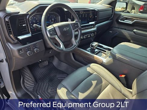 Used 2024 Chevrolet Silverado 1500 LT Trail Boss w/ LT Trail Boss Premium Package AWD/4WD image 2
