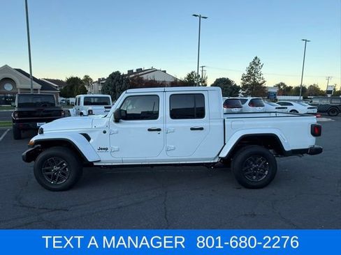 Used 2025 Jeep Gladiator Sport AWD/4WD image 9