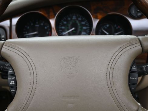 Used 1998 Jaguar XK8 Convertible image 21