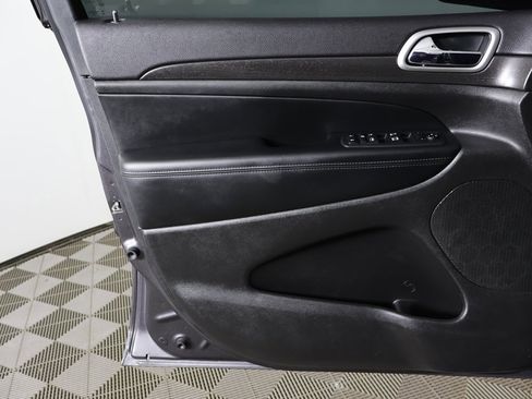 Used 2018 Jeep Grand Cherokee Altitude image 20