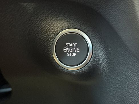 Certified 2025 Volvo XC40 B5 Plus AWD/4WD image 26