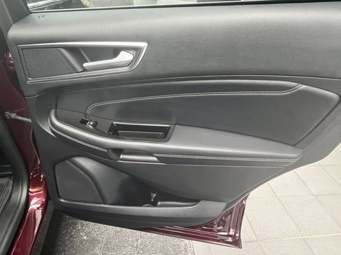 Used 2018 Ford Edge Titanium w/ Equipment Group 302A AWD/4WD image 30