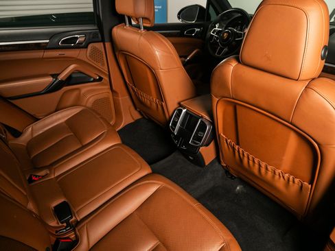 Used 2018 Porsche Cayenne S image 8