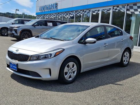 Used 2017 Kia Forte LX image 3