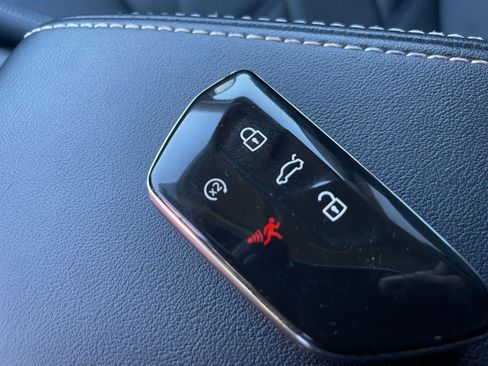 Used 2025 Volkswagen Atlas SE image 27