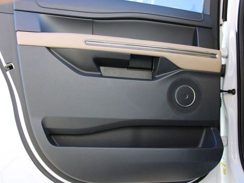 Used 2023 Ford Expedition Max XLT image 19