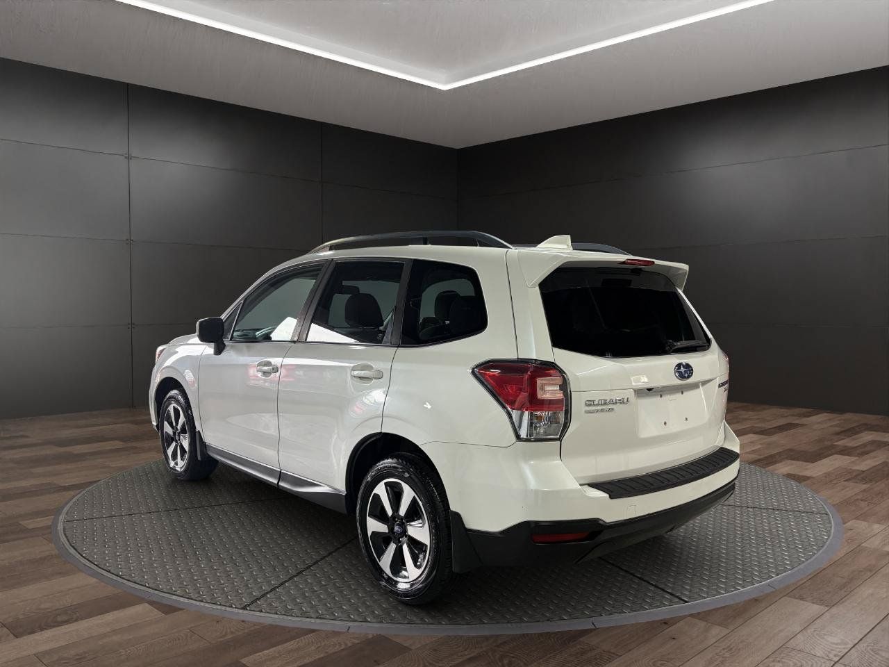 Used 2017 Subaru Forester 2.5i Premium AWD/4WD image 6
