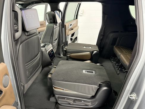 Used 2025 GMC Yukon XL Denali Ultimate AWD/4WD image 21