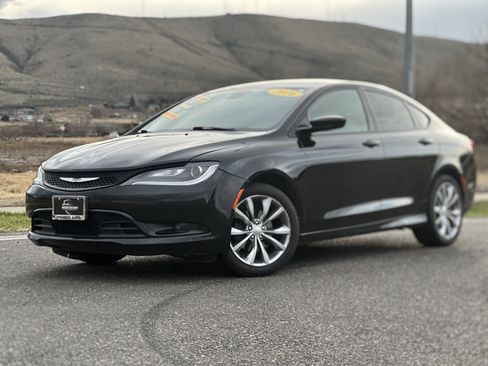 Used 2016 Chrysler 200 S image 1