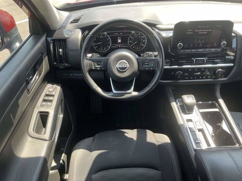 Used 2024 Nissan Pathfinder SV FWD image 14