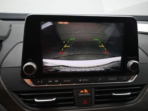 Used 2025 Nissan Altima 2.5 SV FWD image 3