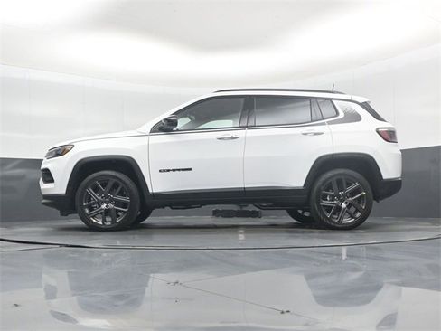 New 2026 Jeep Compass Latitude image 43