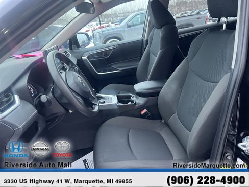 Used 2021 Toyota RAV4 LE image 15