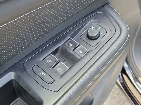 Used 2024 Volkswagen Atlas Cross Sport SEL R-Line AWD/4WD image 19