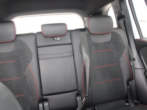 Used 2022 Mercedes-Benz GLB 250 4MATIC image 23