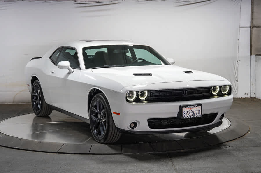 Used 2019 Dodge Challenger SXT w/ Blacktop Package RWD image 5