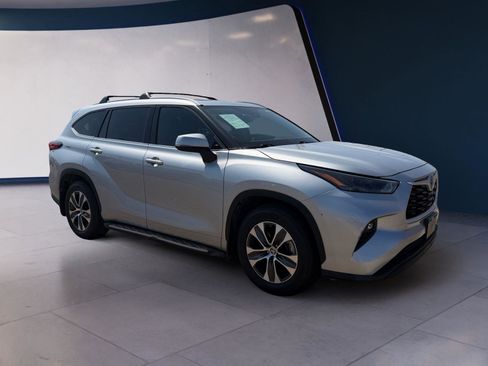 Used 2022 Toyota Highlander XLE image 7