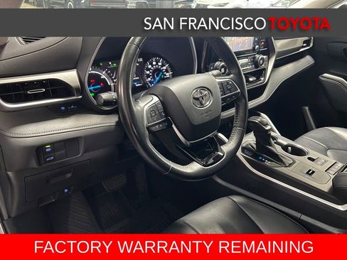 Used 2021 Toyota Highlander XLE AWD/4WD image 14
