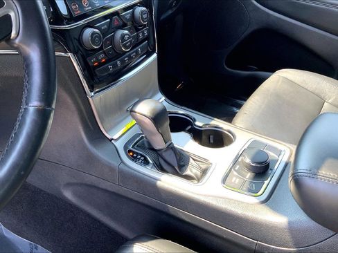 Certified 2021 Jeep Grand Cherokee Limited image 16