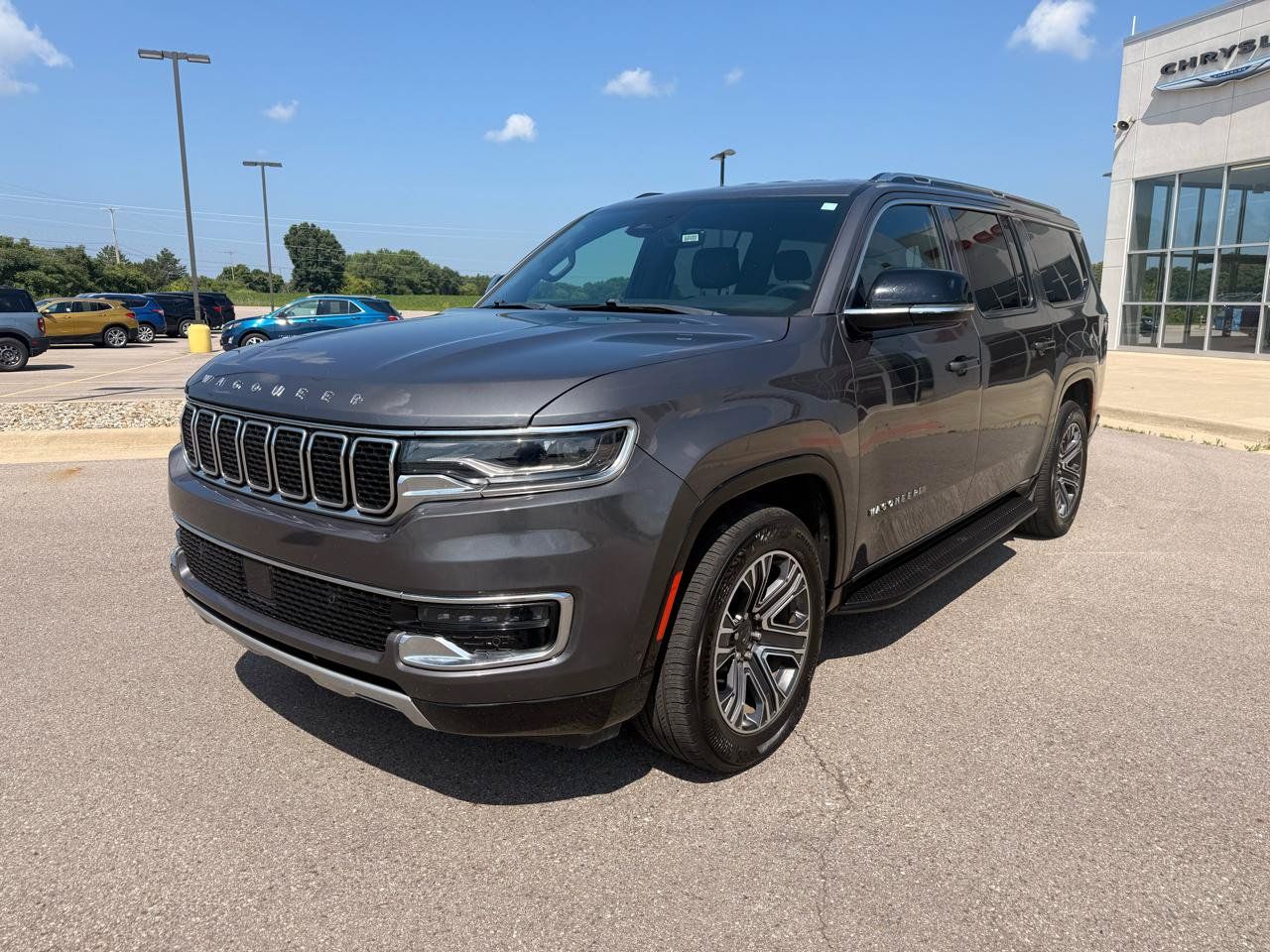Used 2024 Jeep Wagoneer L Series II w/ Flexible Seating Group AWD/4WD image 7
