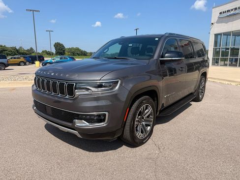 Used 2024 Jeep Wagoneer L Series II w/ Flexible Seating Group AWD/4WD image 7