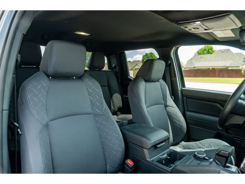 Used 2025 Toyota Tacoma SR AWD/4WD image 17