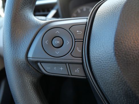 Certified 2025 Toyota Corolla LE FWD image 28