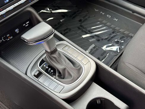 Used 2025 Hyundai Kona SEL image 26