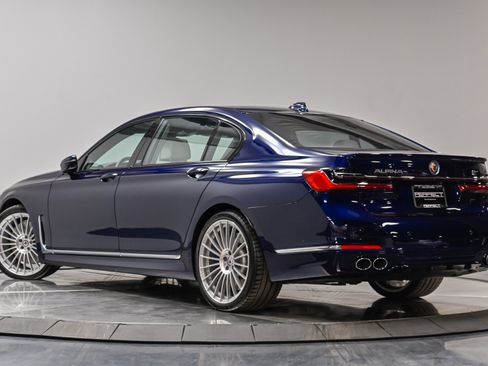 Used 2022 BMW ALPINA B7 xDrive AWD/4WD image 17