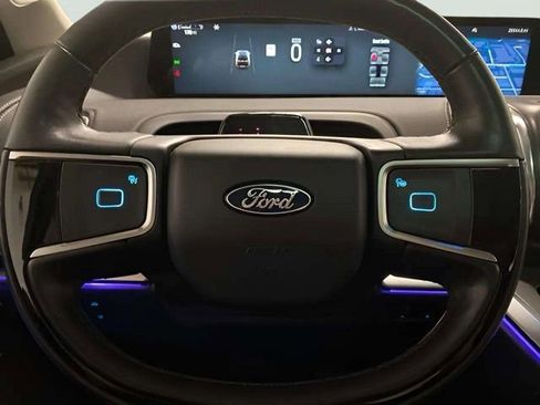 Used 2025 Ford Expedition Platinum AWD/4WD image 39