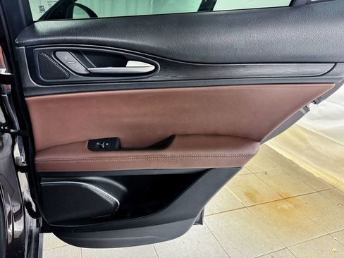 Used 2018 Alfa Romeo Stelvio AWD image 15