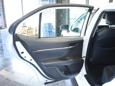 Used 2023 Toyota Camry SE w/ Cold Weather Package FWD image 14