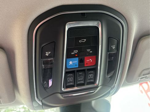 Used 2023 Jeep Grand Cherokee Limited image 39