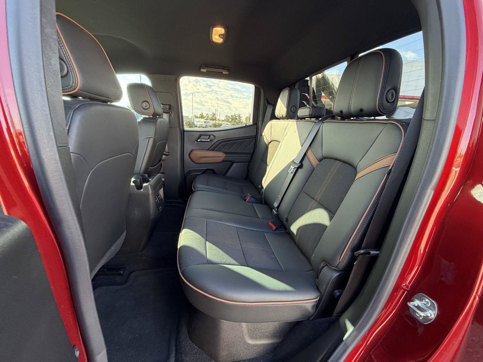 Used 2025 GMC Canyon AT4 w/ Nightfall Edition AWD/4WD image 18