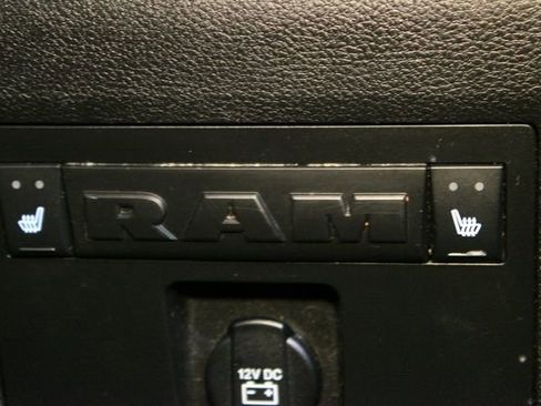 Used 2018 RAM 1500 Laramie w/ Convenience Group AWD/4WD image 16
