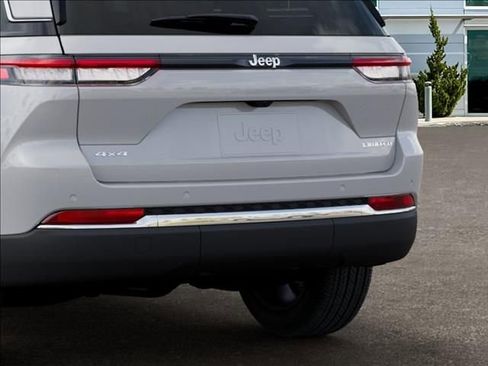 New 2026 Jeep Grand Cherokee Limited w/ Luxury Tech Group II AWD/4WD image 13