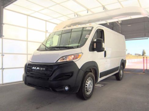 Used 2025 RAM ProMaster 1500 w/ Convenience Group FWD image 2