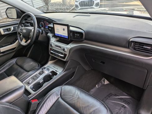 Used 2020 Ford Explorer XLT w/ Comfort Package image 30