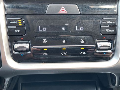 Used 2022 Kia Sorento S w/ Panoramic Sunroof Package FWD image 26