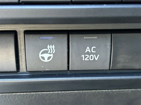 Used 2023 Toyota Tundra Limited image 28