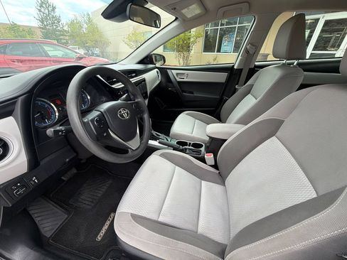 Used 2017 Toyota Corolla LE w/ Carpet Mat Package (TMS) FWD image 18