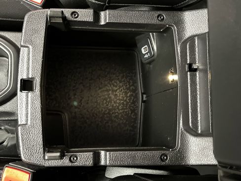 Used 2018 Jeep Wrangler Unlimited Sahara image 23