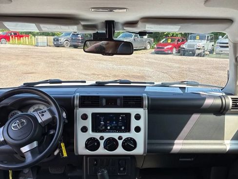 Used 2014 Toyota FJ Cruiser 4WD w/ Convenience Package image 5