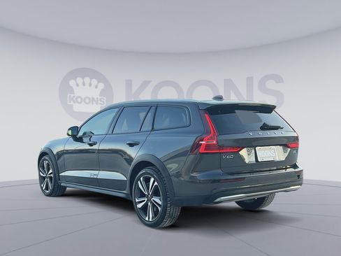 Used 2025 Volvo V60 B5 Cross Country Plus image 4